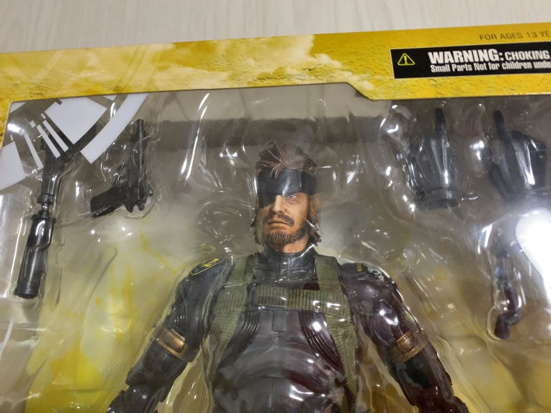 L GEAR SOLID PLAY ARTS KAI スネーク