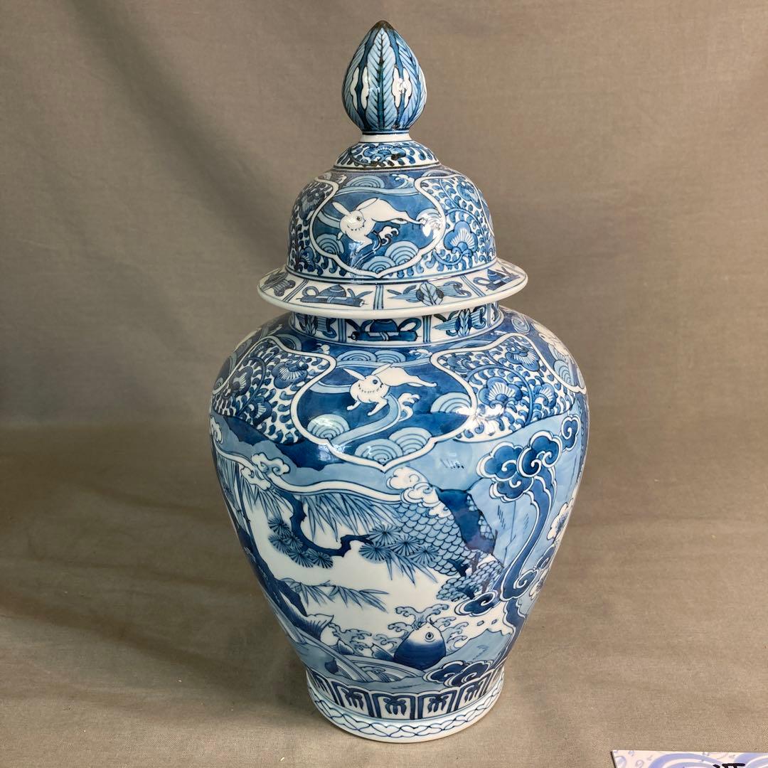 【源右衛門】古伊万里の伝統　日本の名窯　舘林源右衛門作　染付波兎滝登鯉文　蓋壷
