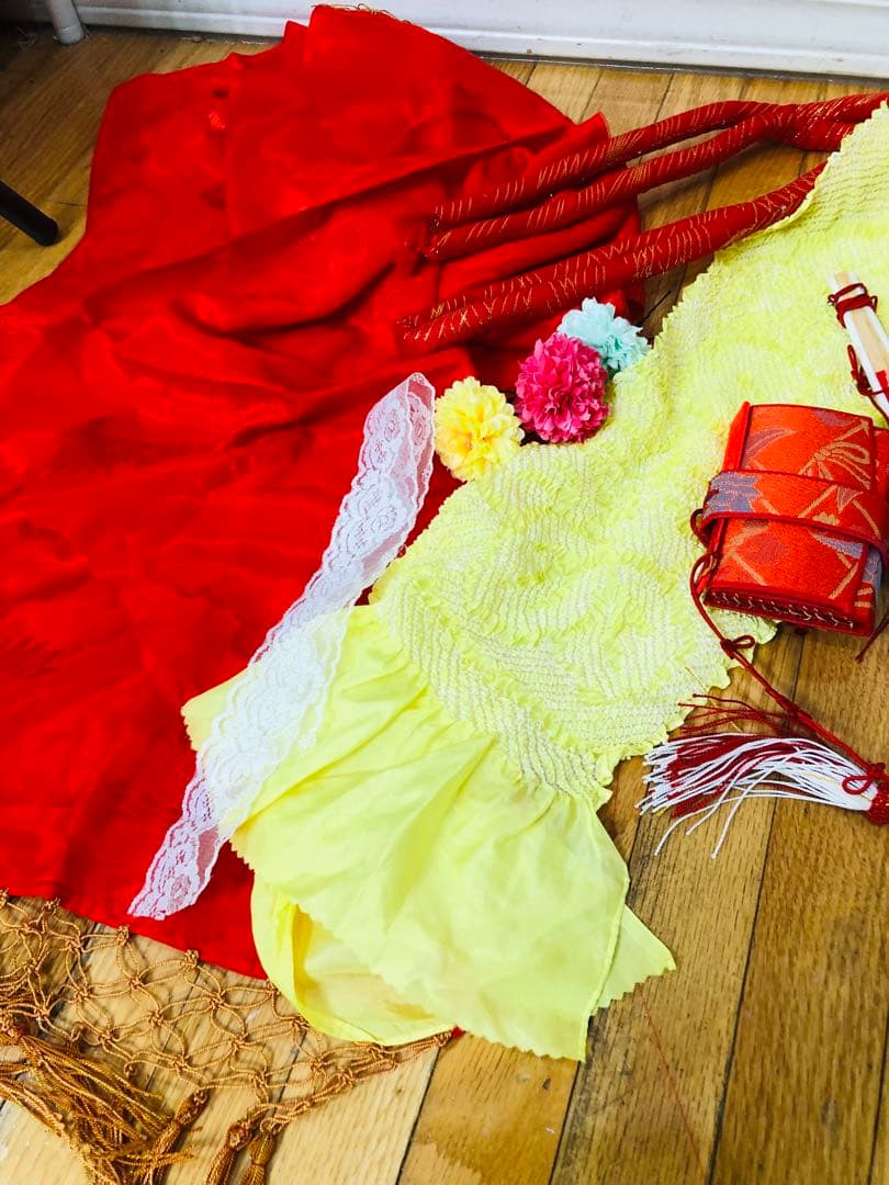 七五三七歳❣️新品着物✨赤地手毬蝶々花金彩⭐︎作り帯楽々⭐︎完全フルセット銘品