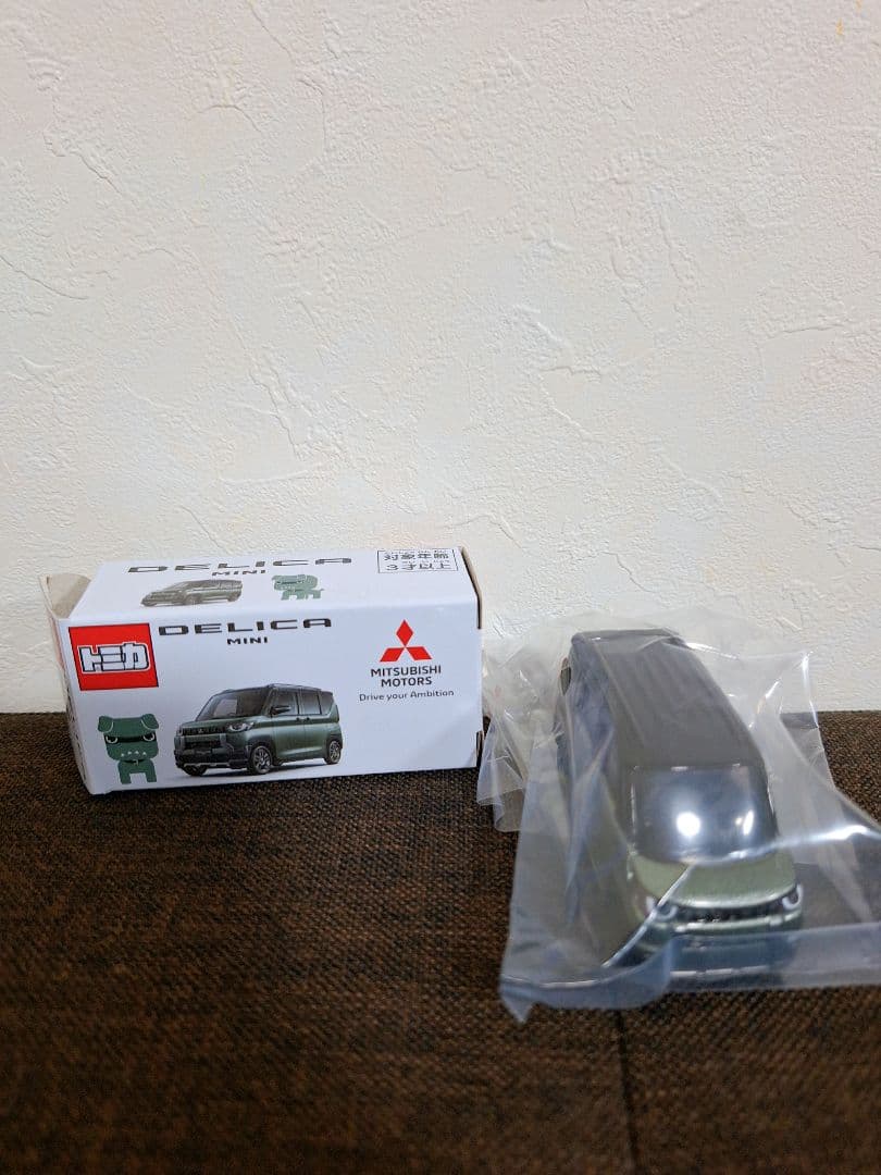 ☆　非売品　新品　未使用品　トミカ　三菱　デリカミ　ダークグリーン
