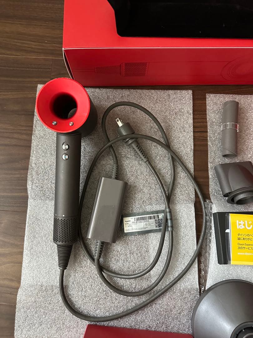 Dyson Supersonic ヘアドライヤー レッド