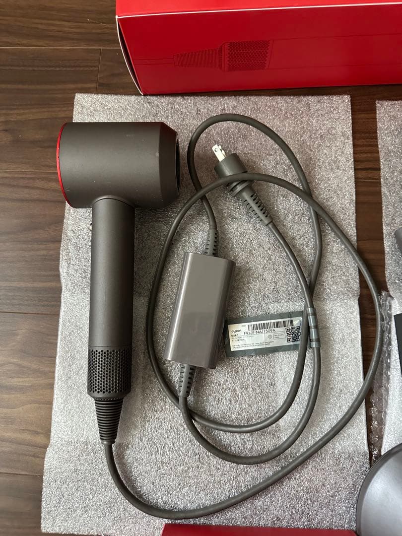 Dyson Supersonic ヘアドライヤー レッド