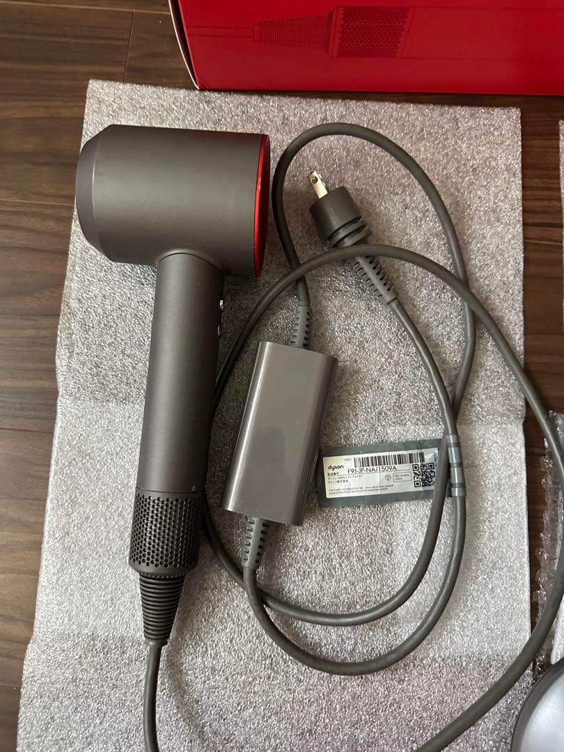 Dyson Supersonic ヘアドライヤー レッド