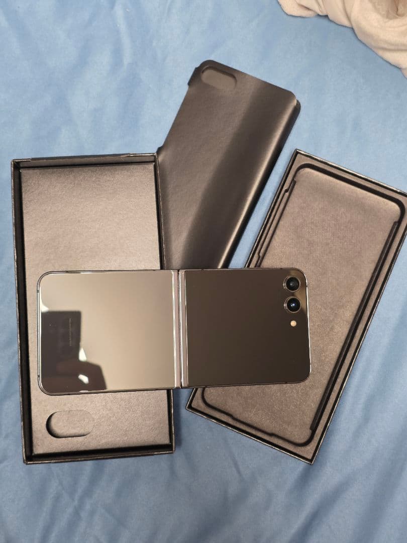 Samsung Galaxy Z Flip5 ブラック ケース付き