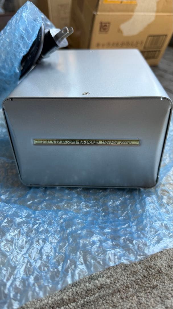 カシムラ製TI-37ステップアップ/ダウントランスフォーマー 2000VA