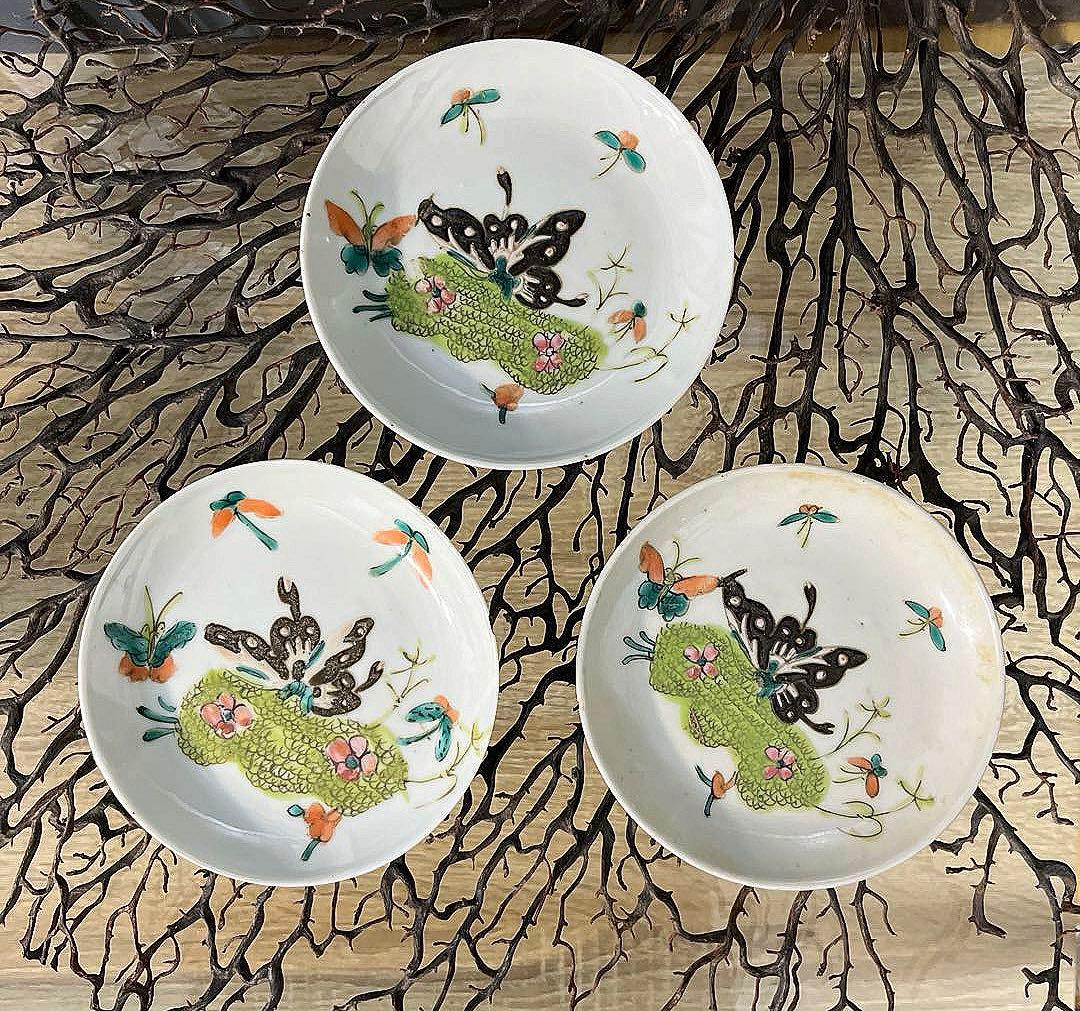 骨董　中国　古玩　古陶　清代　粉彩　蝶々　小皿　手塩皿　３客　バラ売り不可