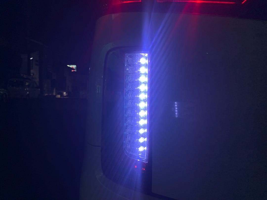 E52 エルグランド Valenti （ヴァレンティ）テールランプ レッド