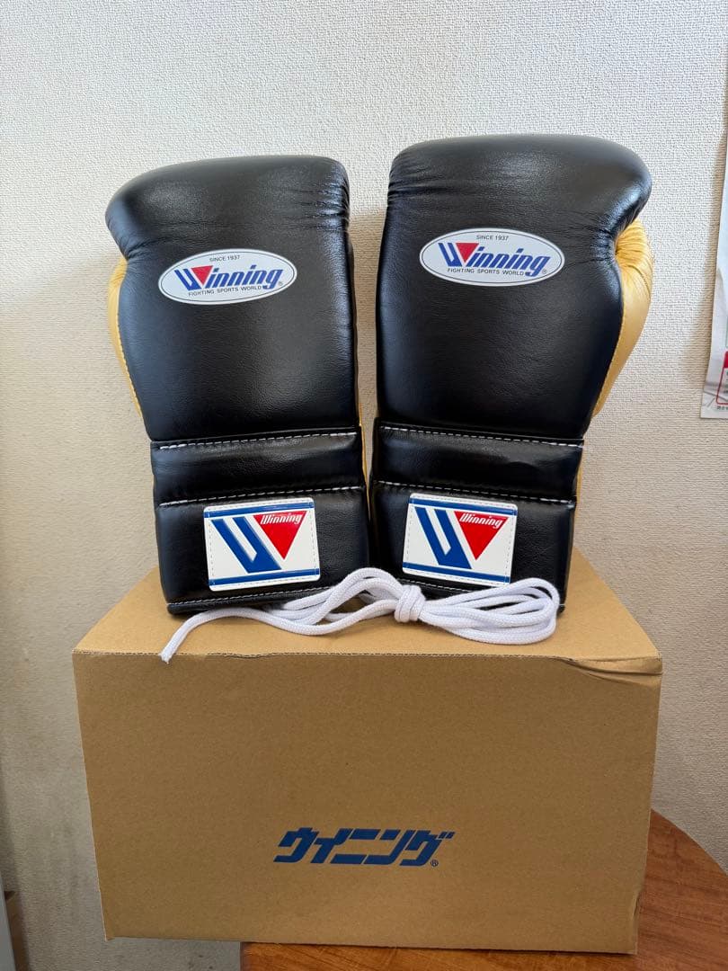 ウイニング　ボクシンググローブ　14oz 紐式　黒　ゴールド 新品