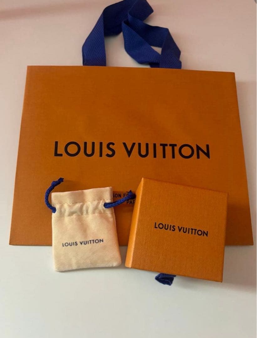 ルイヴィトン　ピアス・LV アイコニック ストラス　LV ピアスゴールド『片耳』