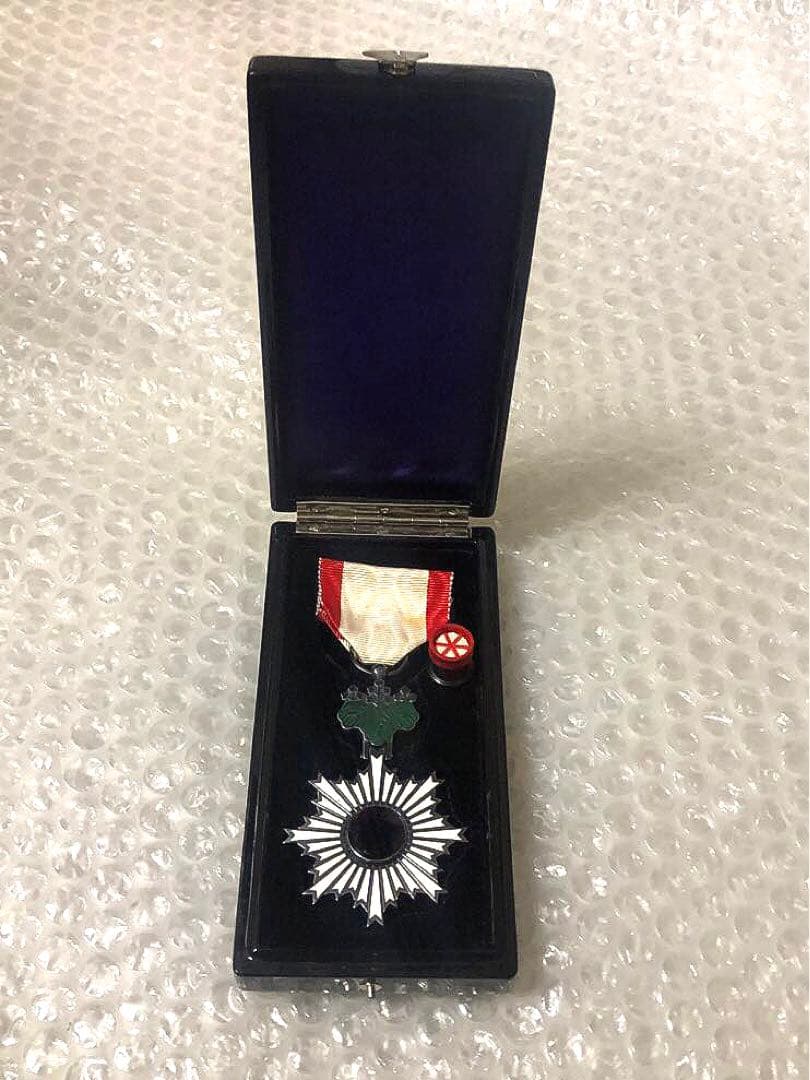 勲六等単光旭日章 旧字共箱 略綬付 襟章 記章 旧日本軍 大日本帝国 陸軍 海軍