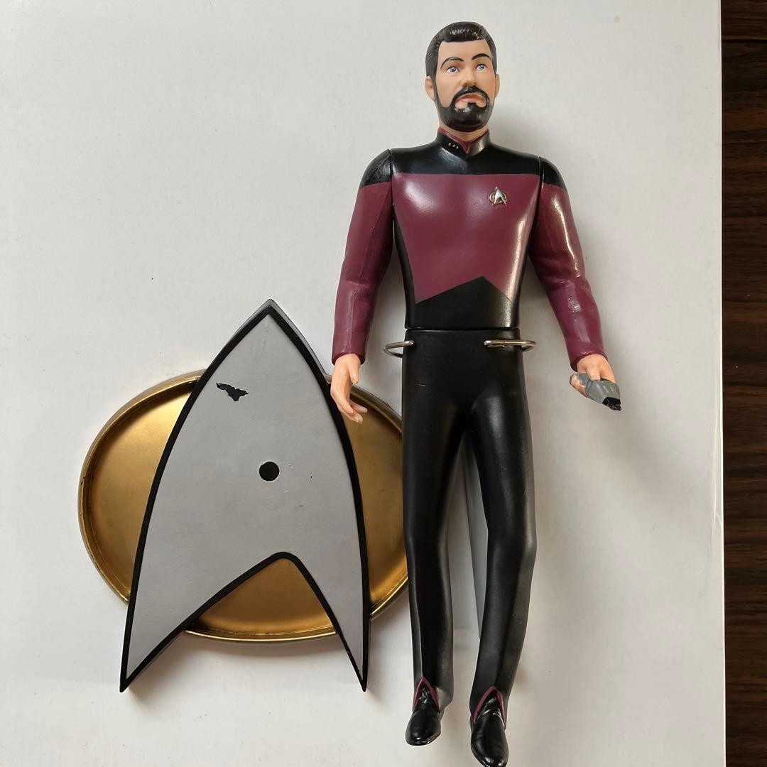 スタートレック U.S.S.エンタープライズ号プラモデルとソフビフィギュア 6体