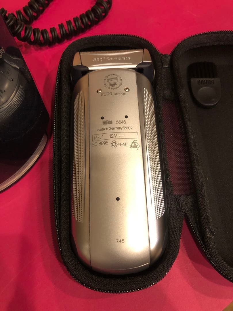 Braun シェーバー 充電器・ケース付き