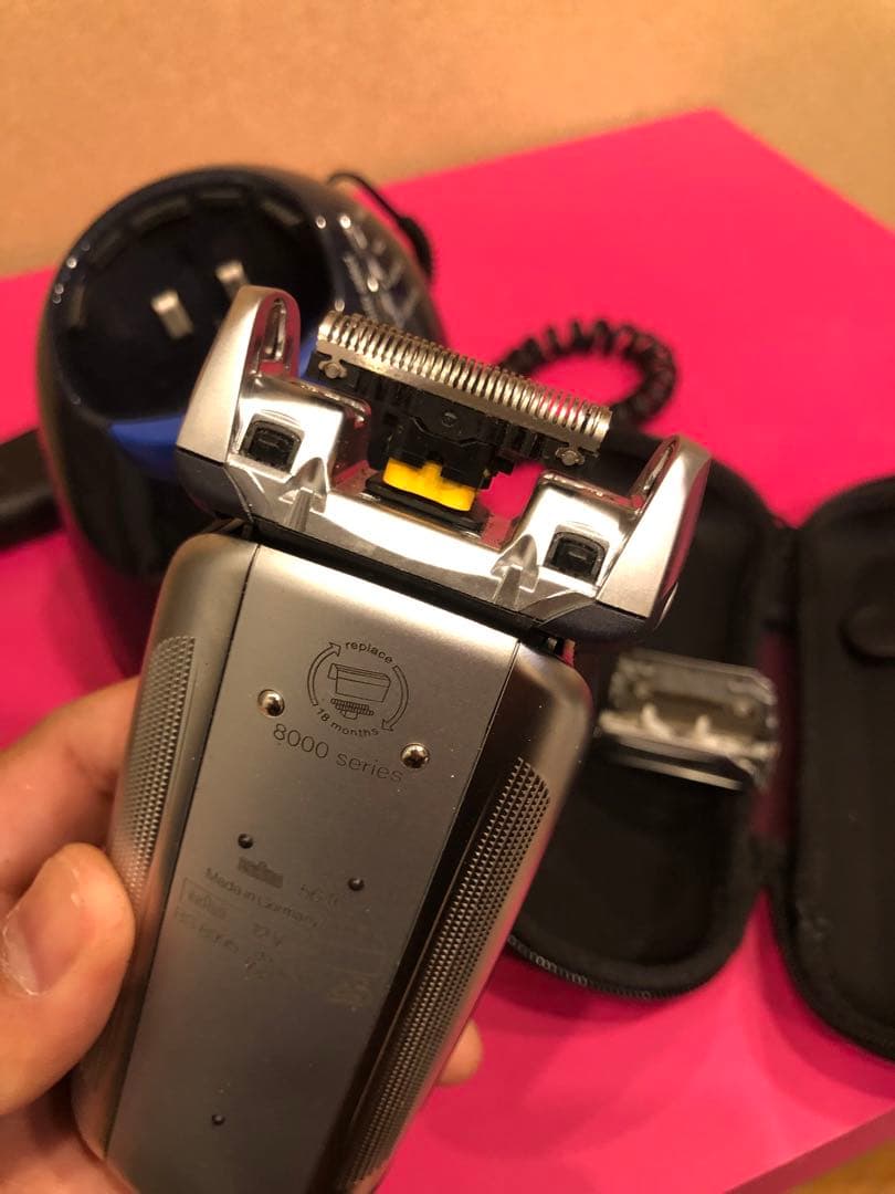 Braun シェーバー 充電器・ケース付き
