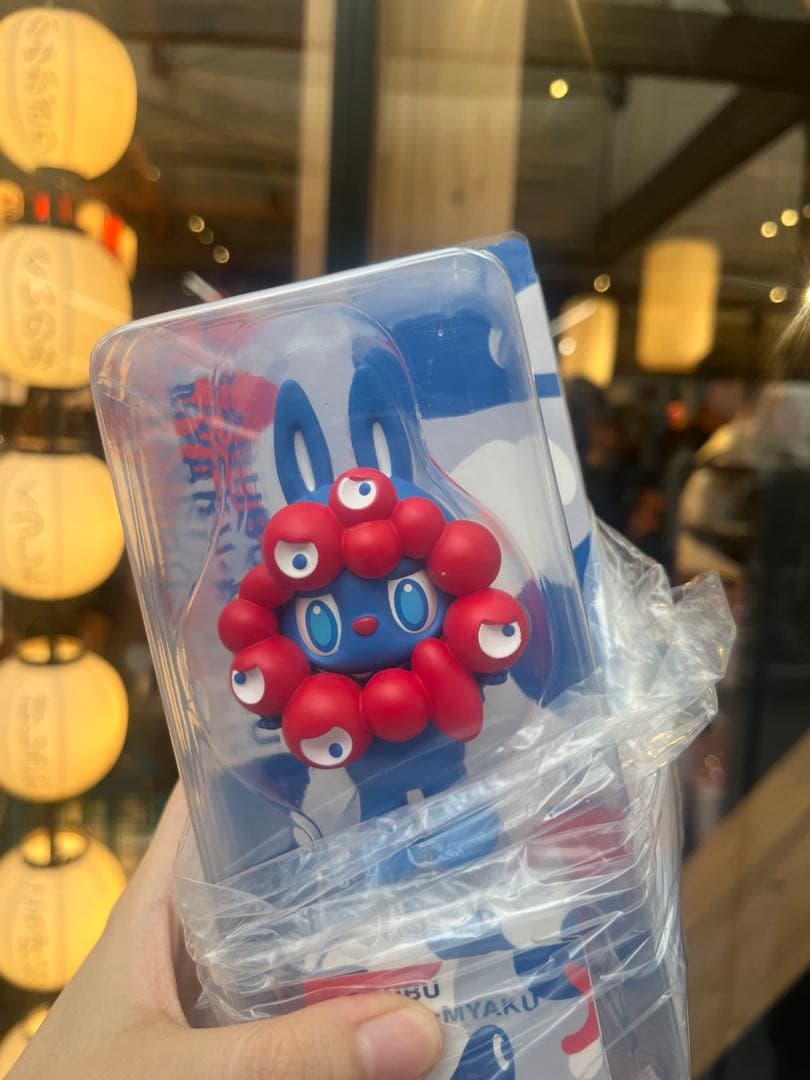 LABUBU MYAKU-MYAKUストラップ付フィギュア ラブブ　ミャクミャク