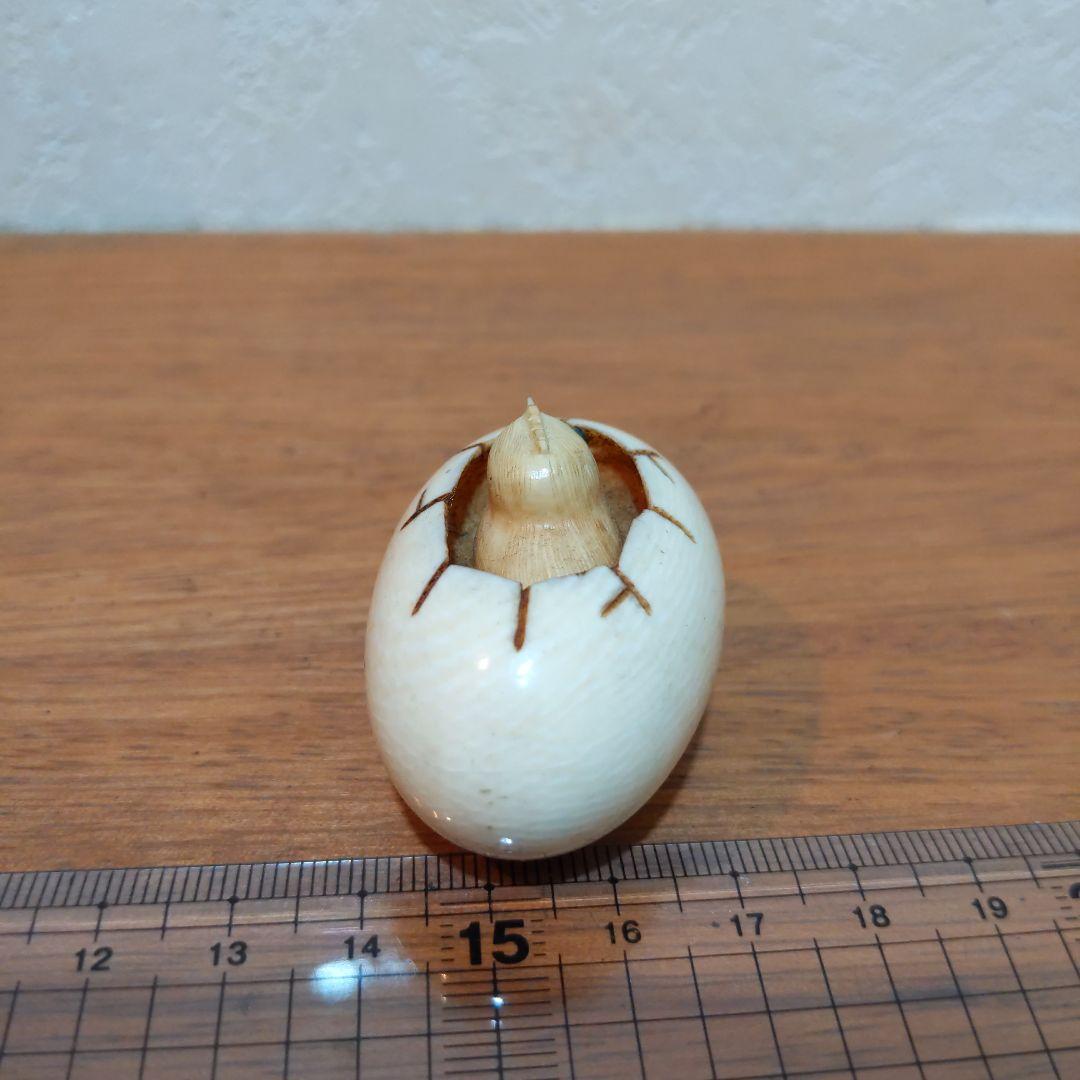 時代提げ物 絡繰根付 天然素材 在銘【啐啄同時】高さ約3.2cm 重さ約35ｇ