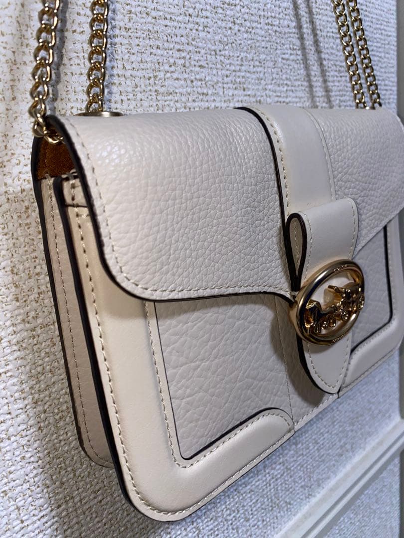 COACH ホワイトレザー ショルダーバッグ 馬車ロゴ ゴールドチェーン 美品