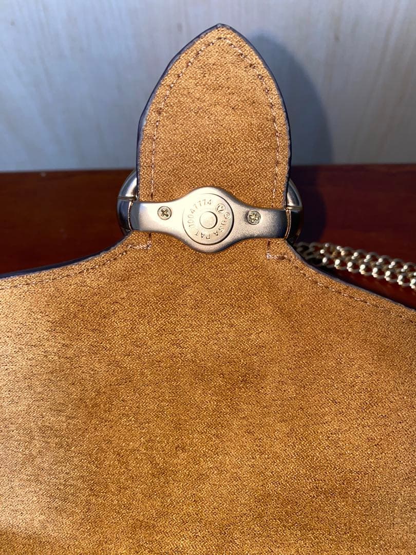 COACH ホワイトレザー ショルダーバッグ 馬車ロゴ ゴールドチェーン 美品