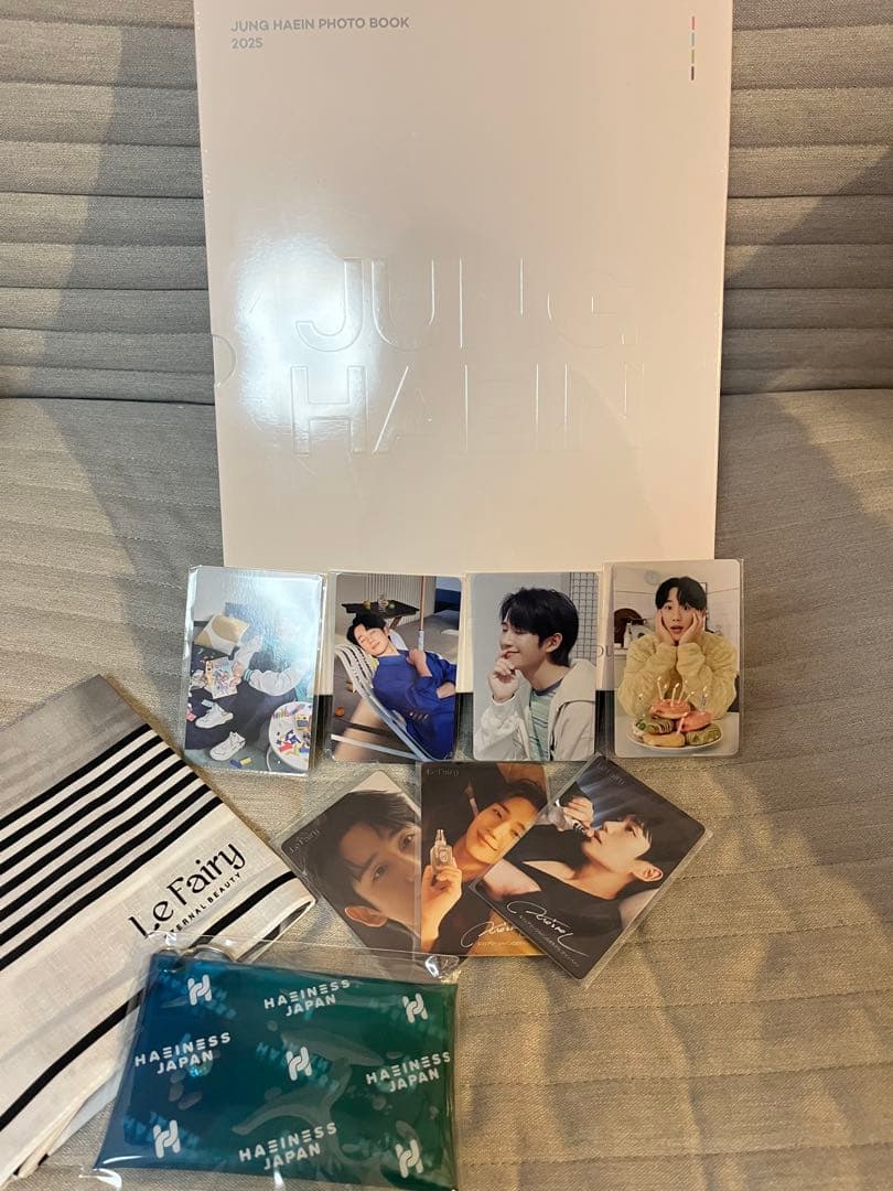 チョンヘイン写真集未開封　カード　ハンカチ　カードケースキーホルダー付き