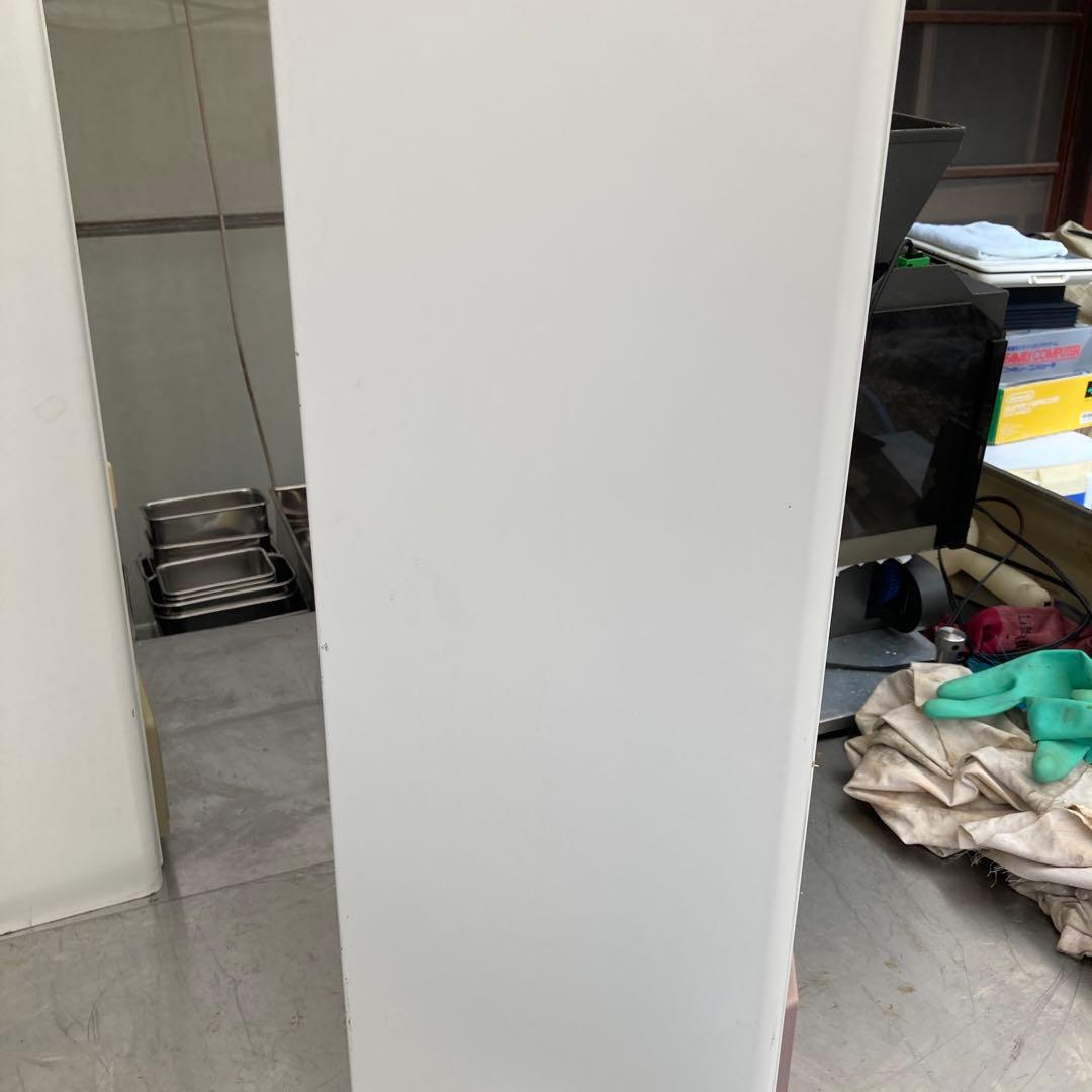 ガチャ機　カードガチャ　手動式自動販売機　鍵新品