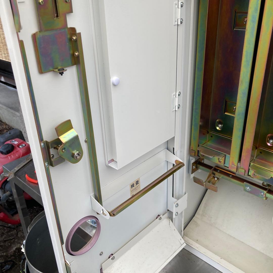 ガチャ機　カードガチャ　手動式自動販売機　鍵新品