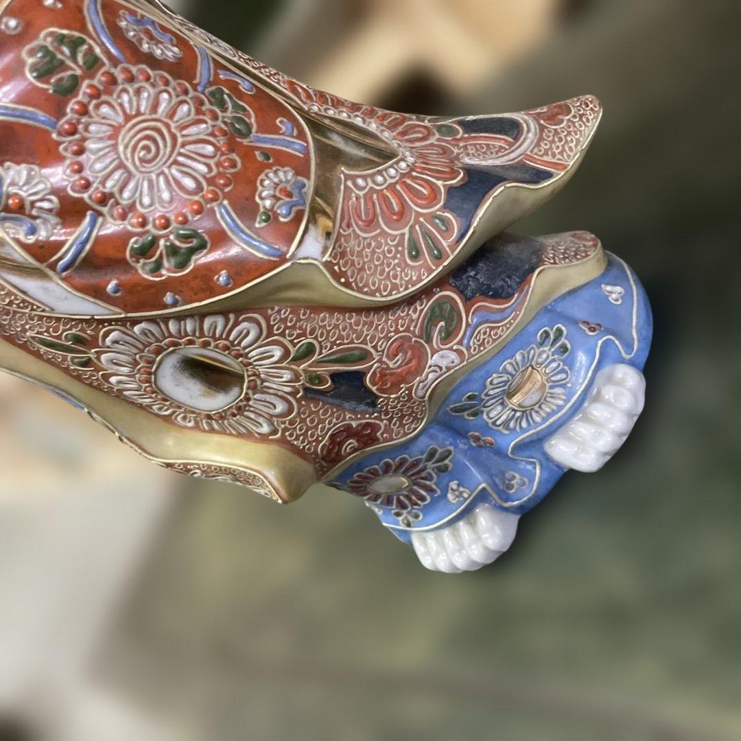 石川県九谷焼観音像　装飾的な陶器の女性像　日本美術　日本伝統工芸品