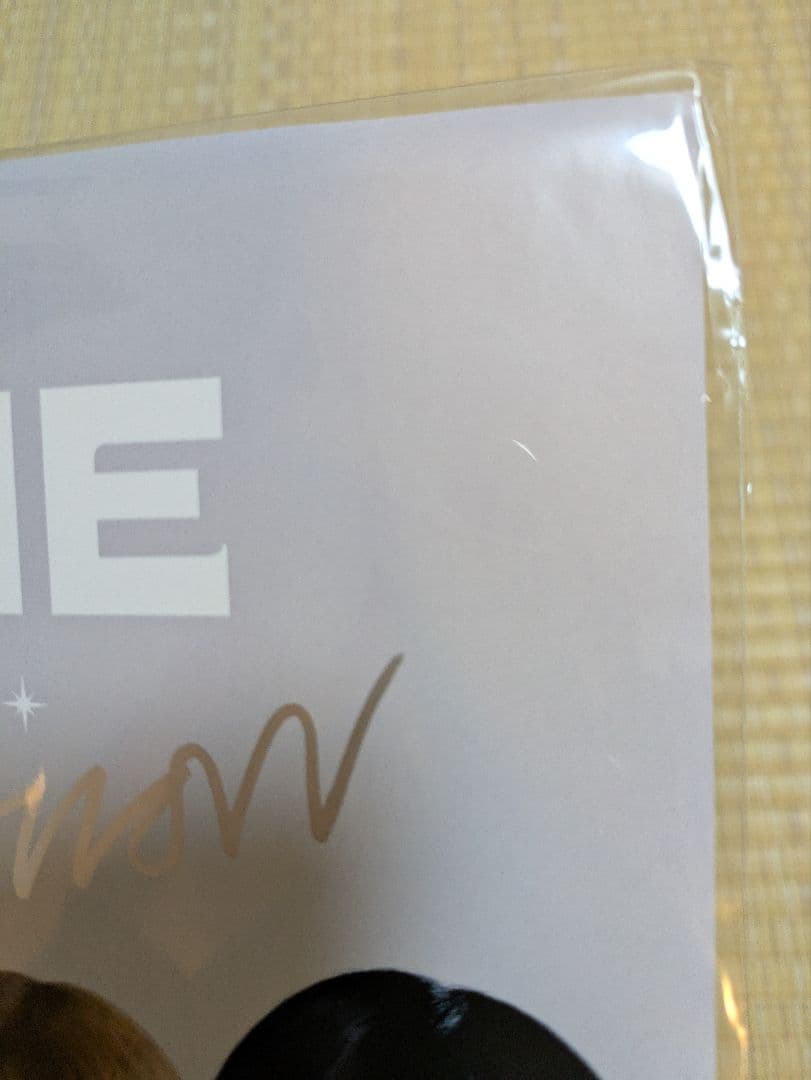 MEOVV 直筆サイン入りポスター