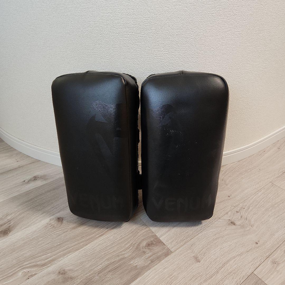 VENUM パンチングミット 黒 グローブ10oz