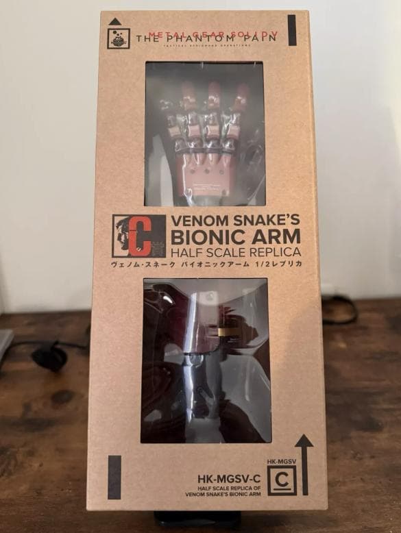 メタルギアくじ C賞 ヴェノム・スネーク バイオニックアーム 1/2レプリカ