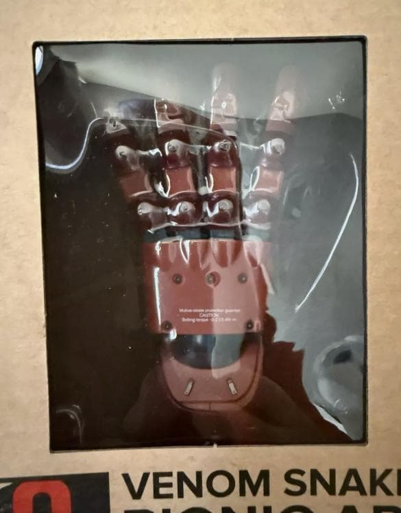 メタルギアくじ C賞 ヴェノム・スネーク バイオニックアーム 1/2レプリカ