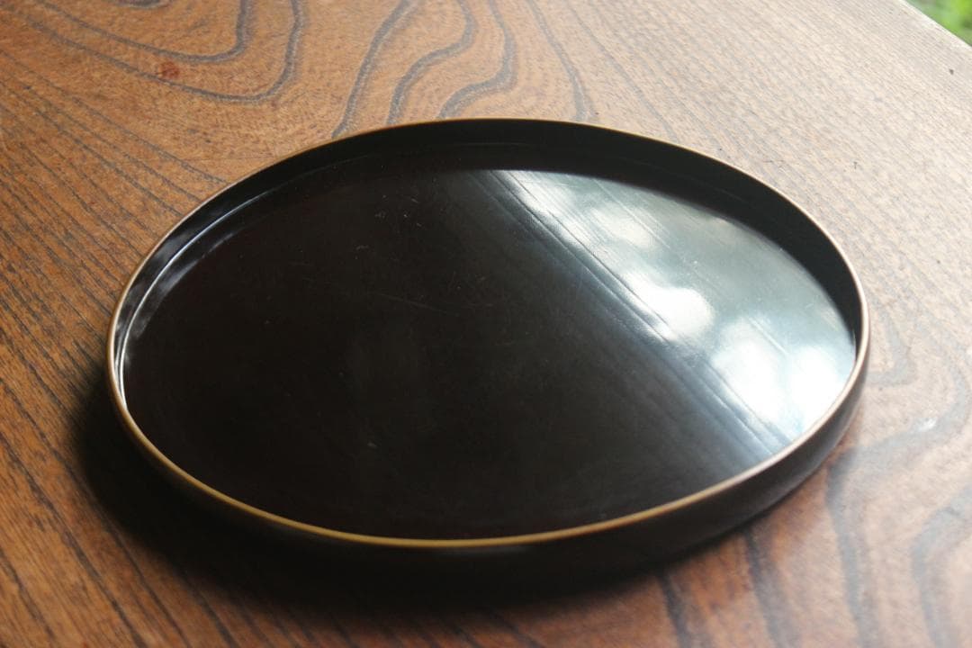 シンプルデザインに上質縁金黒漆の小ぶり丸盆（検輪島塗お盆丸盆