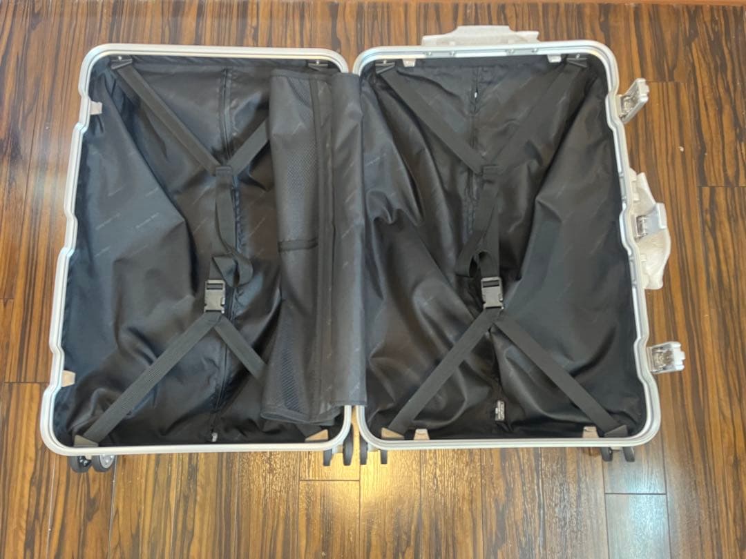 新品未使用メルセデスベンツ　キャリーケース　65リットル