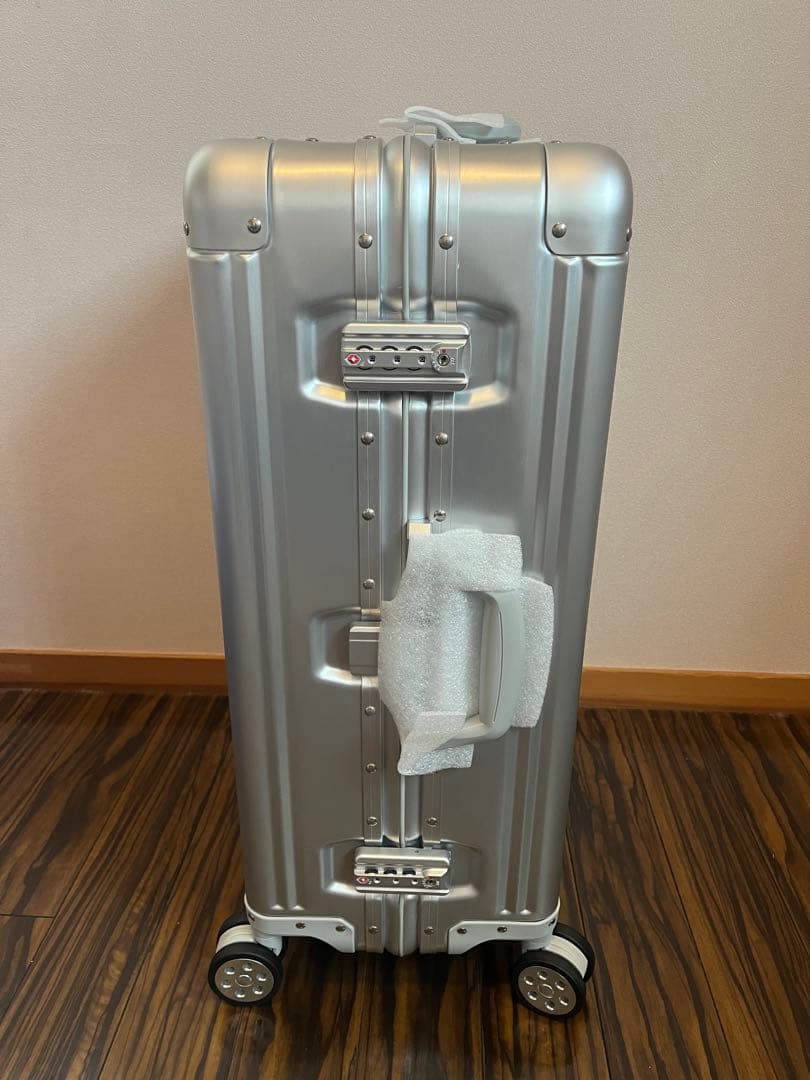 新品未使用メルセデスベンツ　キャリーケース　65リットル