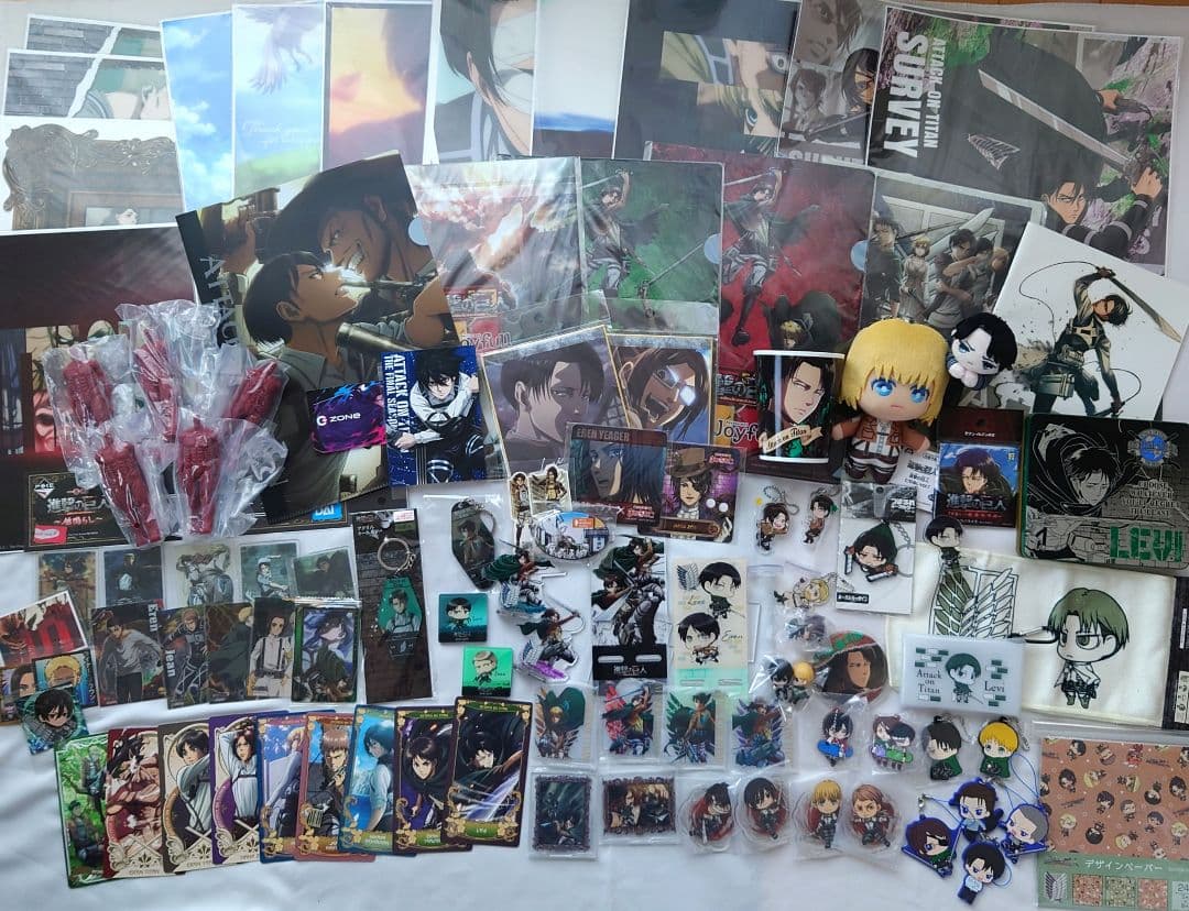 進撃の巨人　98点　まとめ売り　アクスタ　ポスター　カード　ファイル　フィギュア
