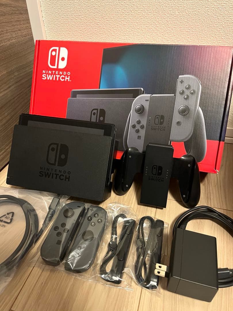 【美品】Nintendo Switch 本体／ELECOM SDカード256G付