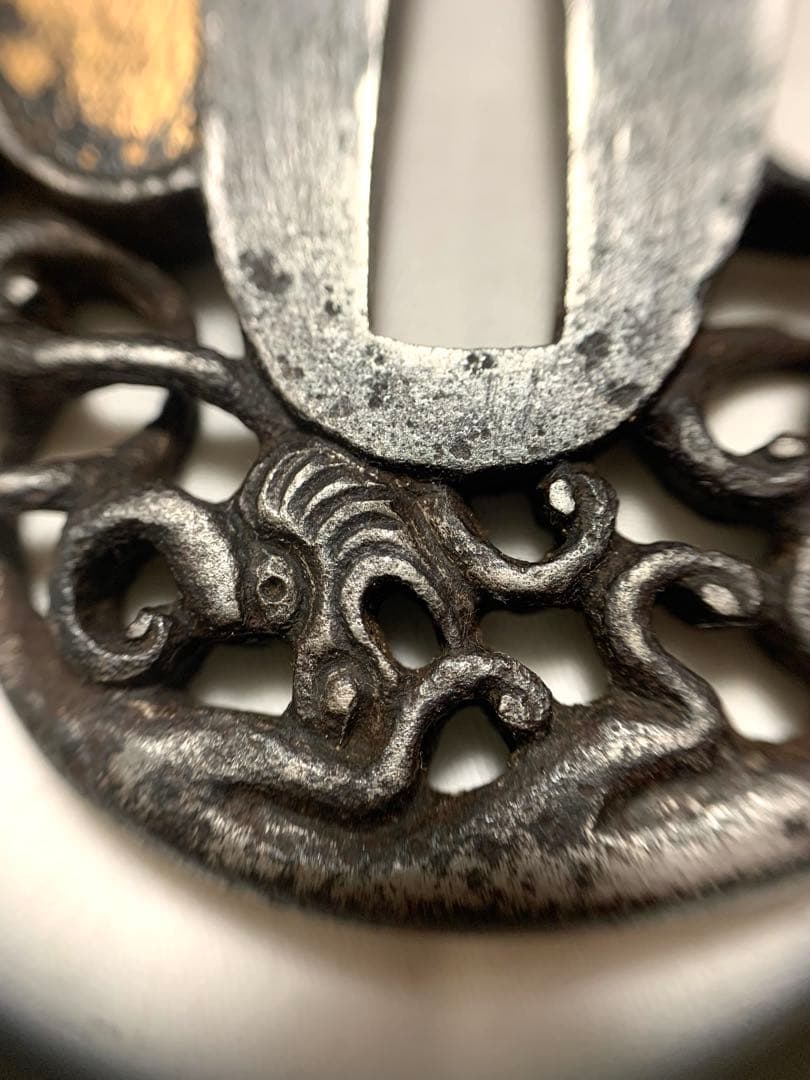 鉄製 鍔(つば) 複雑な彫刻