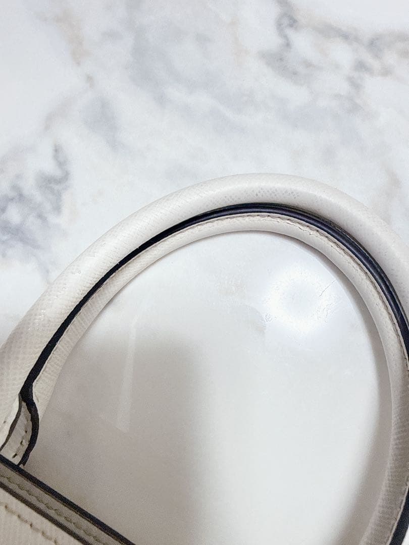 プラダ　トートバッグ　ハンドバッグ　ショルダーバッグ　ホワイト