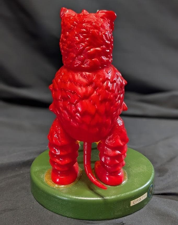 東京タワーガラモン赤「ウルトラQ」登場怪獣（Ｍ１号）台座付ソフビフィギュア非売品