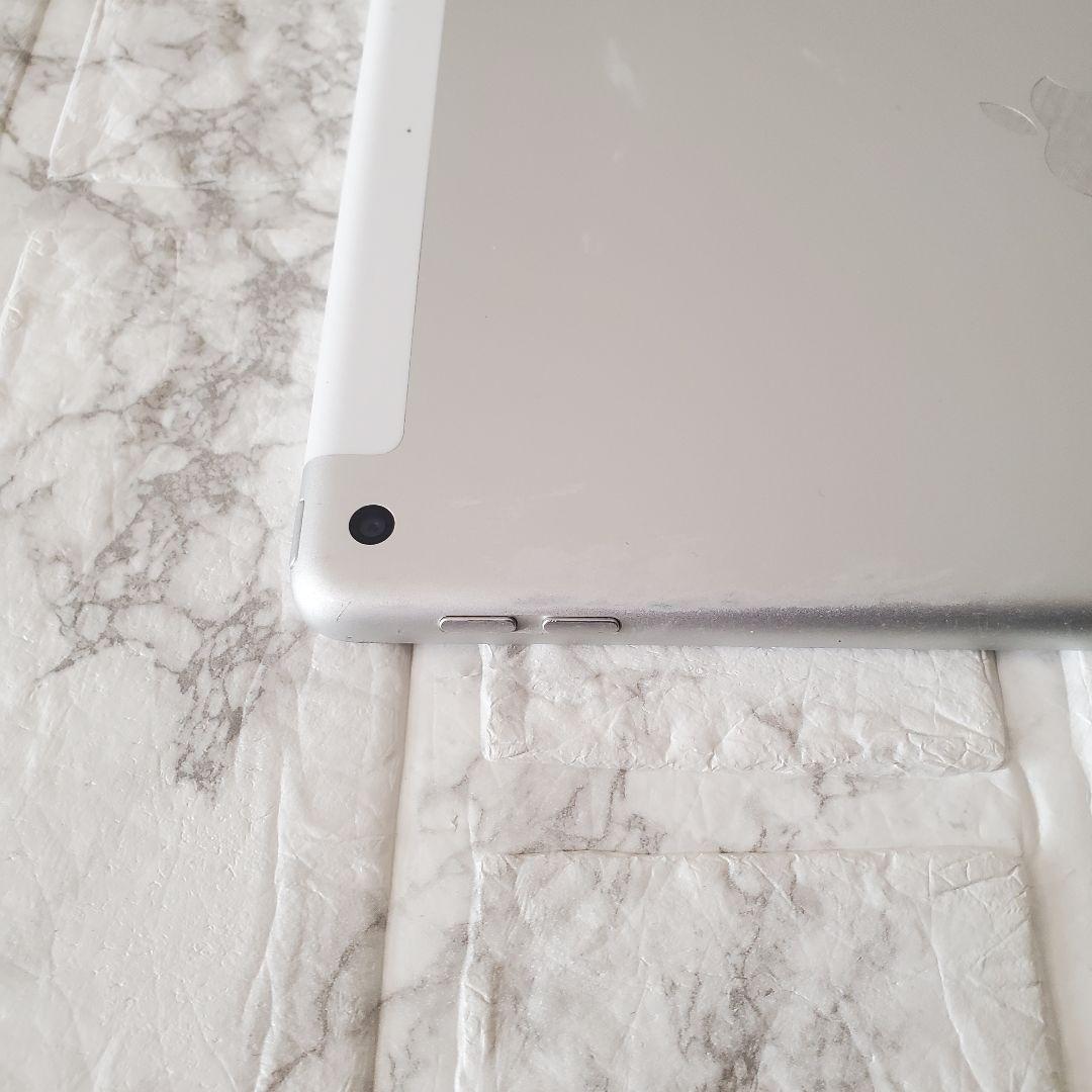 261 iPad 7世代 128GB SIMフリー シルバー