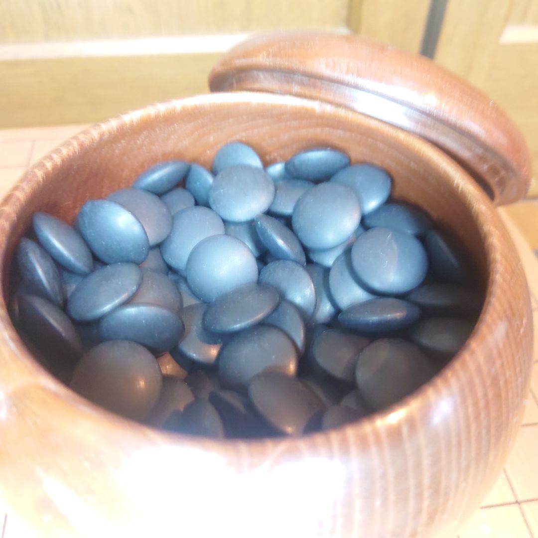 囲碁 天然木 卓上 碁盤 　蛤碁石 セット　碁石22号？　甘い匂いがする碁盤