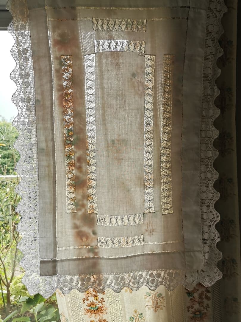 アンティークイギリス ドローンワークサバレース刺繍＆三つ葉のクロシェリネンクロス