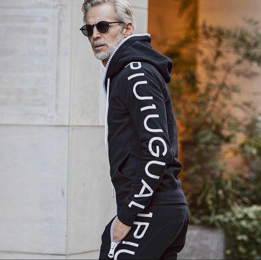 ウノピュウ　ジップアップパーカー ビッグファスナー 袖ロゴ M