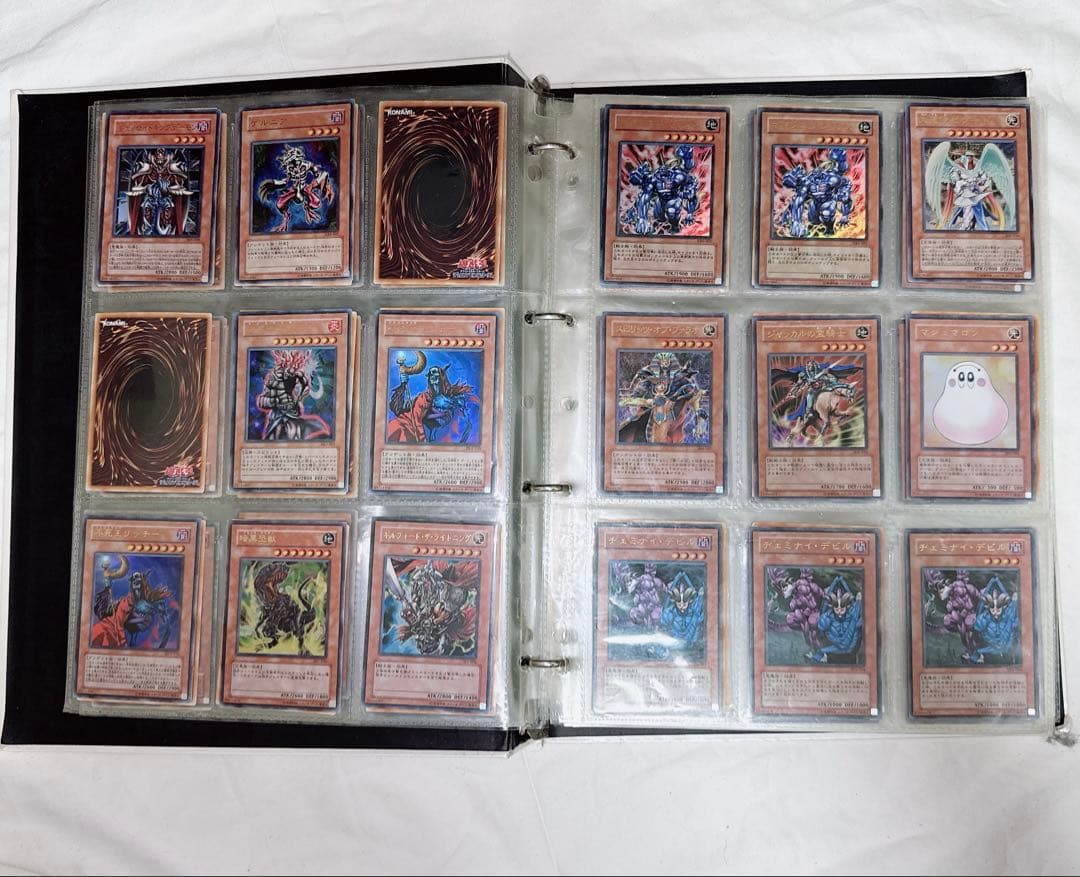 遊戯王　ファイル付き　キラカード大量