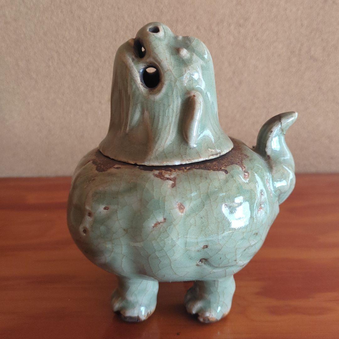 獅子形陶器 中型 淡い緑色　青磁香炉　獅子香炉　古美術品　骨董　中国