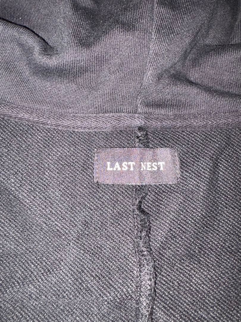 LAST NEST ブラック フード付きパーカー