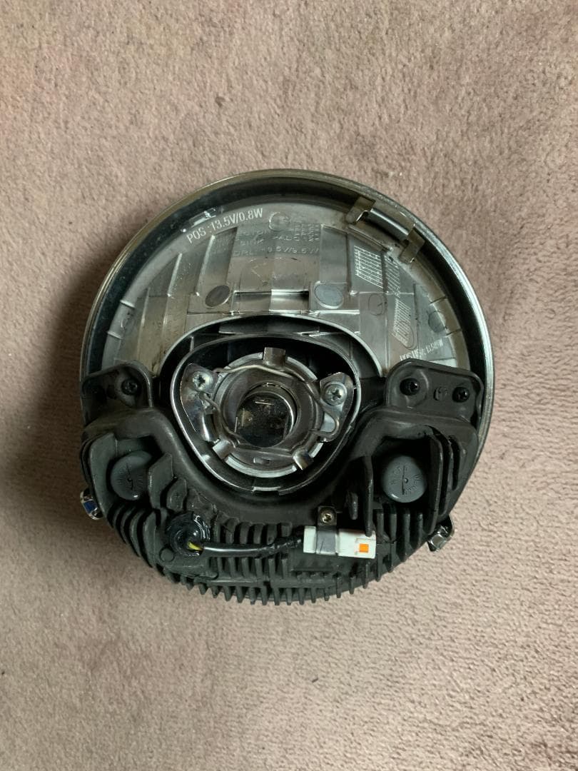 トライアフ　純正　ボンネビルヘツトライト擦り傷あり、