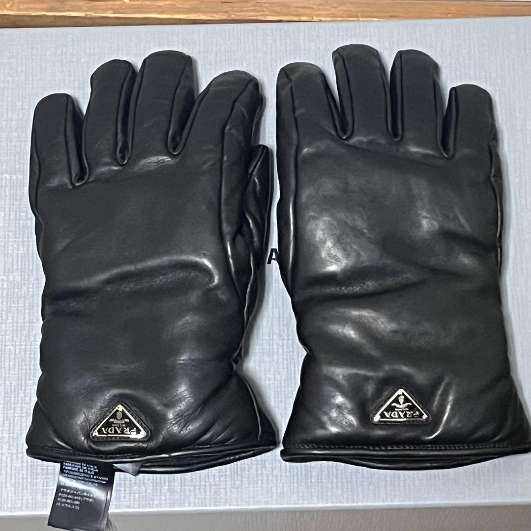 PRADAプラダトライアングルロゴ 三角プレート　ラムレザーグローブ手袋81/2