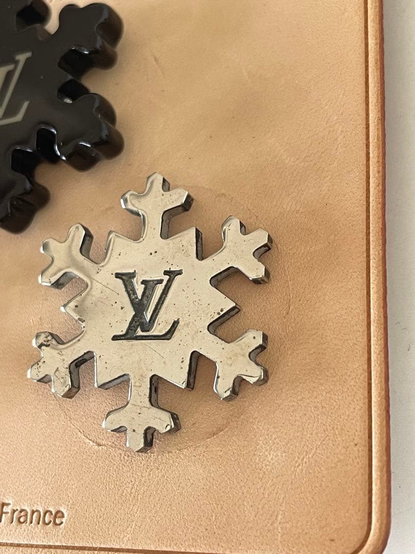Louis Vuitton 雪の結晶ブローチ ピンバッジ
