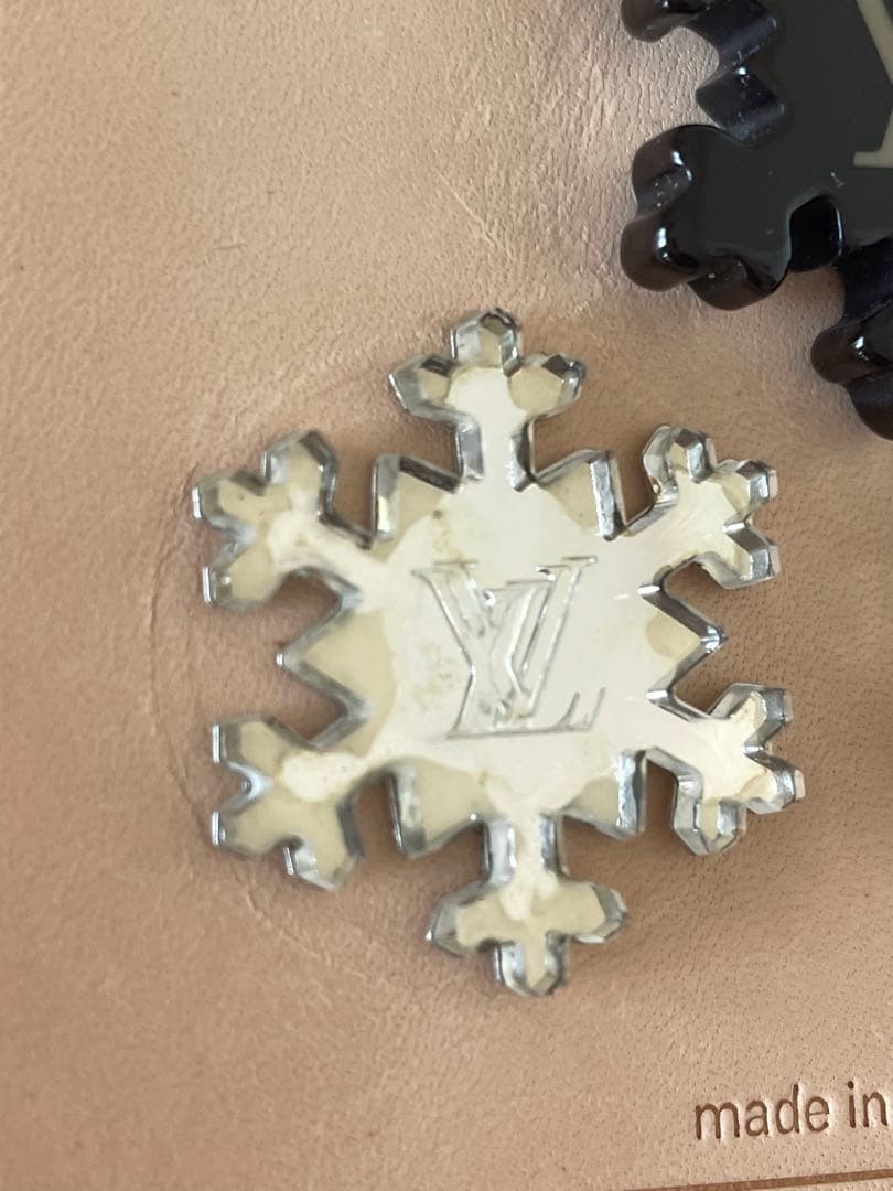 Louis Vuitton 雪の結晶ブローチ ピンバッジ