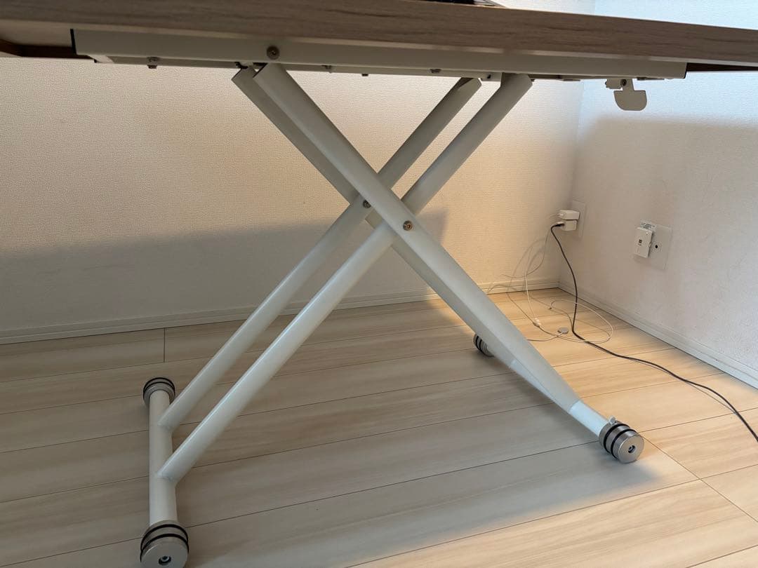 【引越しの為格安出品！5/5迄】ダイニングテーブル　無段階昇降可能