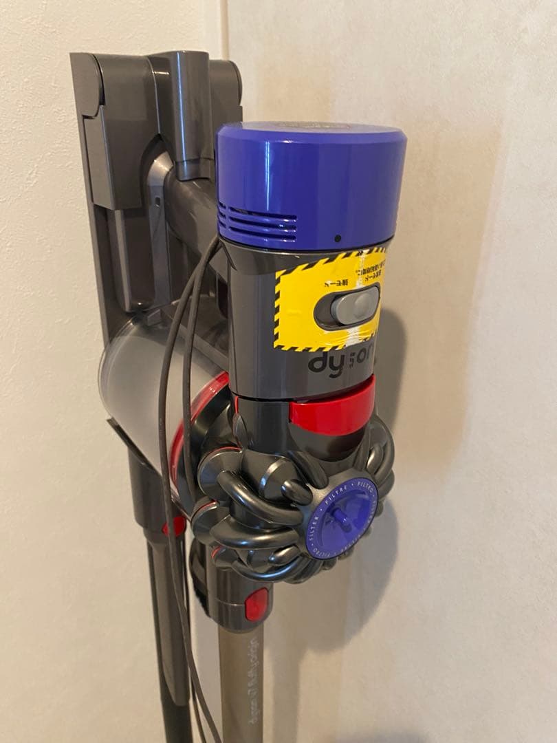 Dyson V7 　コードレスクリーナー　掃除機　sv11
